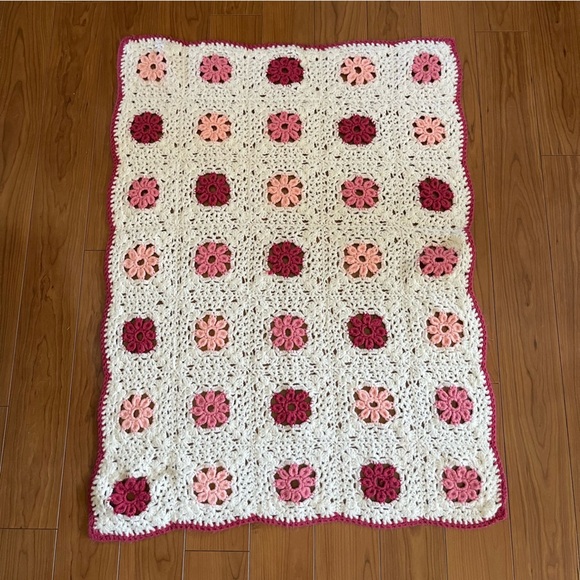 White and Pink Hand Crocheted Throw Blanket Granny Squares 46x34 Baby Lap Afghan - Picture 5 of 7